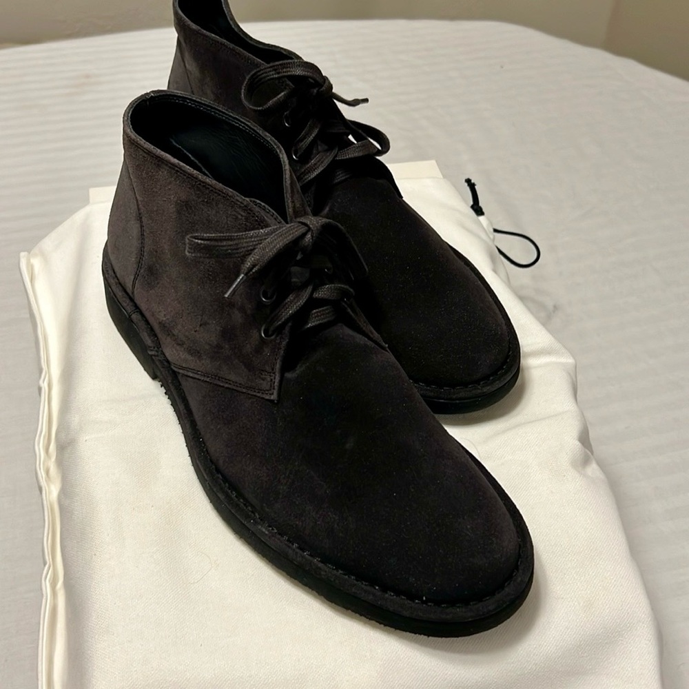 NEW. Vince “Sterling” Graphite Suede Chukka 10.5 M (D).